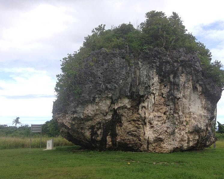 Tsunami Rock (Maka Sio‘ata), Tongatapu, Tonga